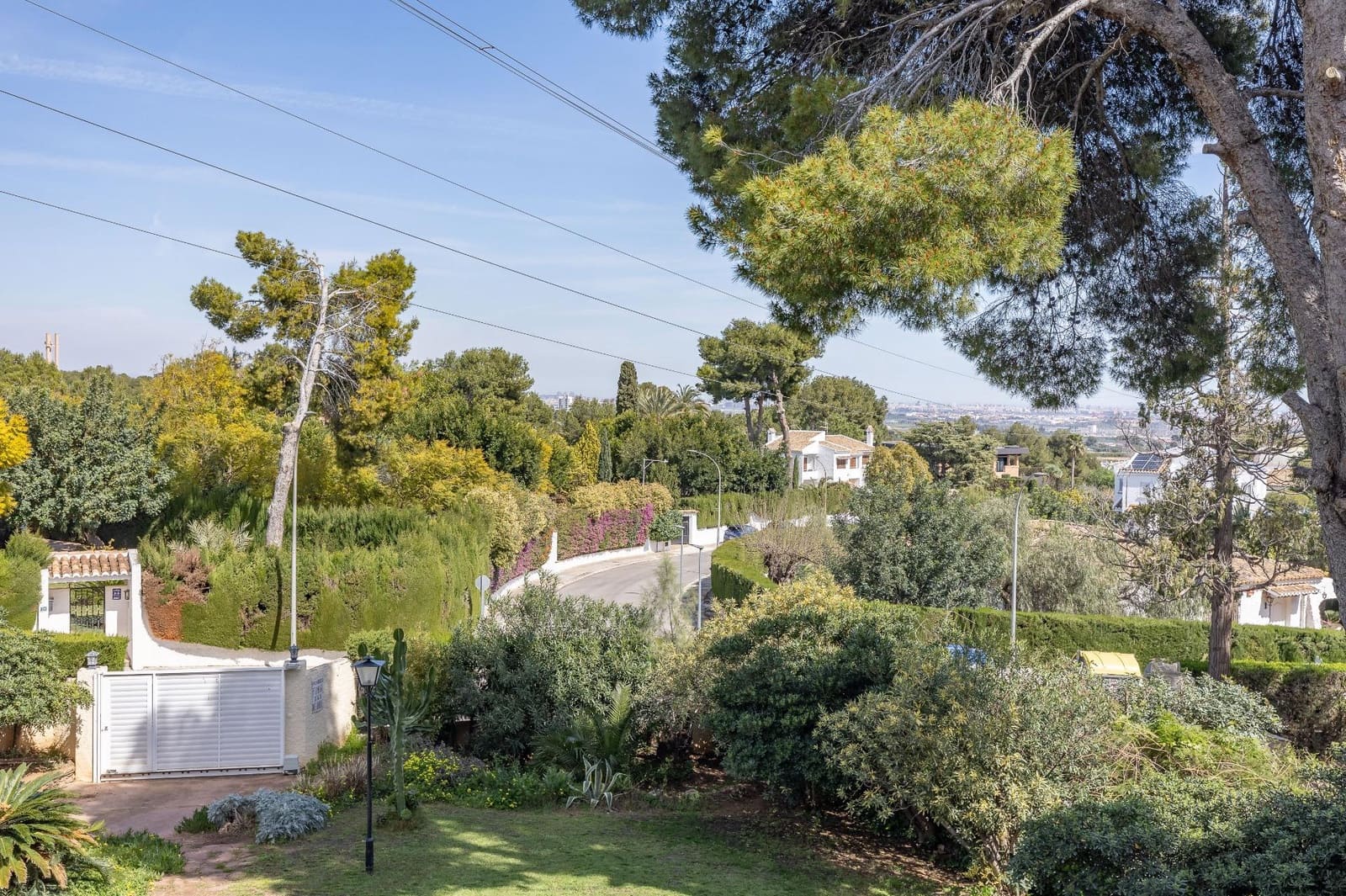 6 bedroom Villa for sale in Torrent with pool garage - € 640,000 (Ref: 9726873)