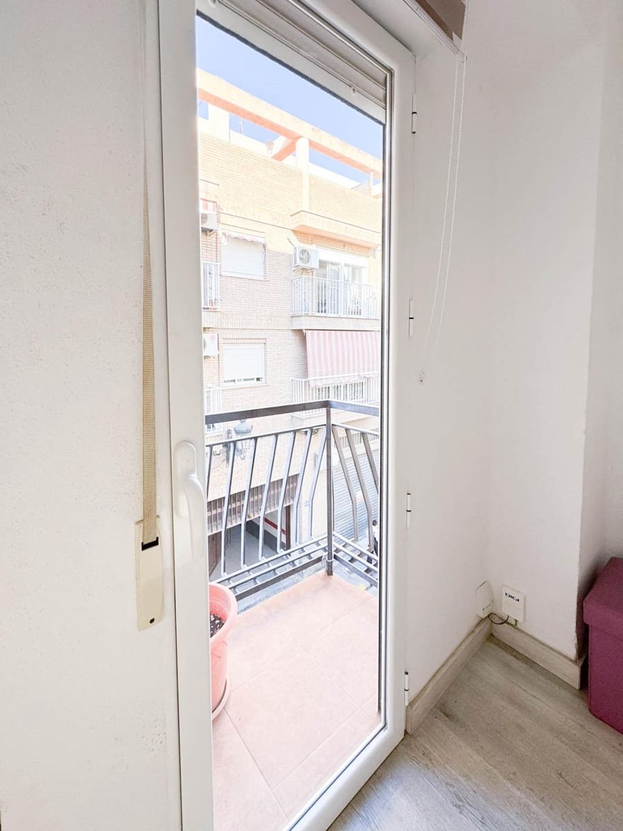 Appartement de 3 chambres à louer à Benimamet - 1 200 € (Ref: 9742106)