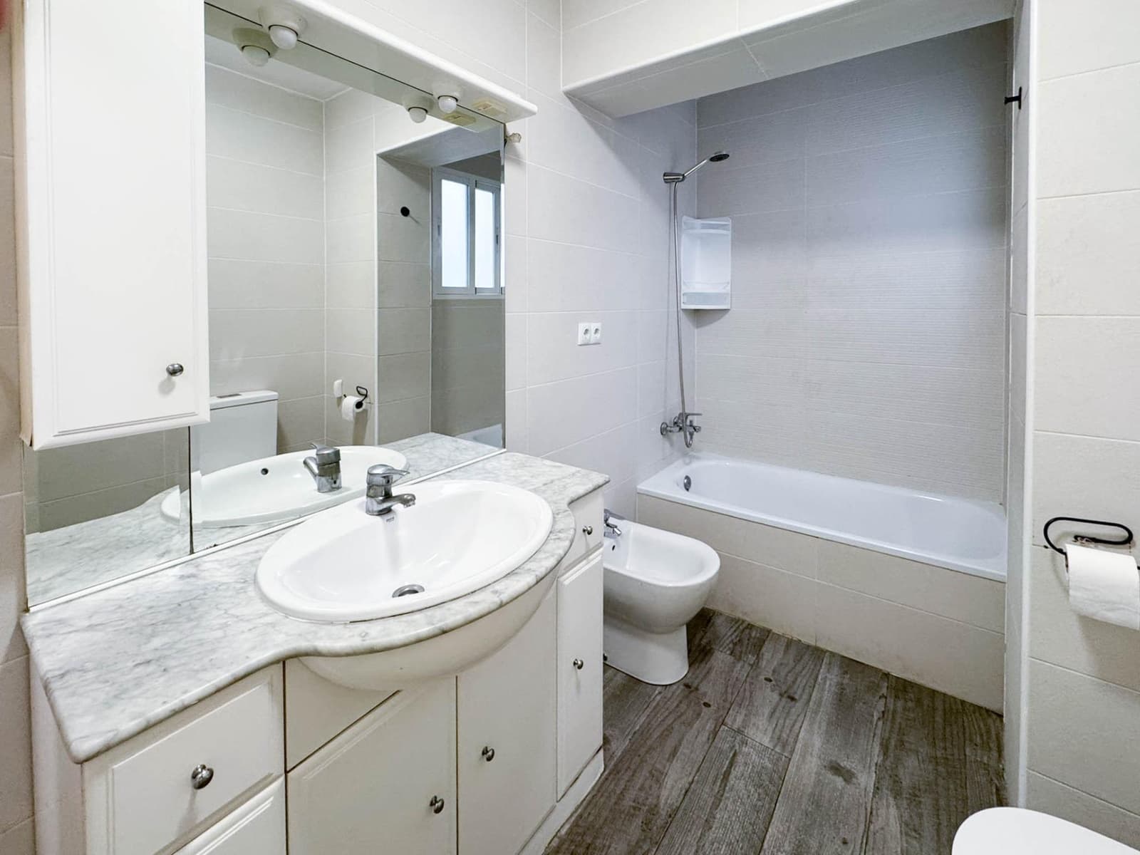 Appartement de 3 chambres à louer à Benimamet - 1 200 € (Ref: 9742106)