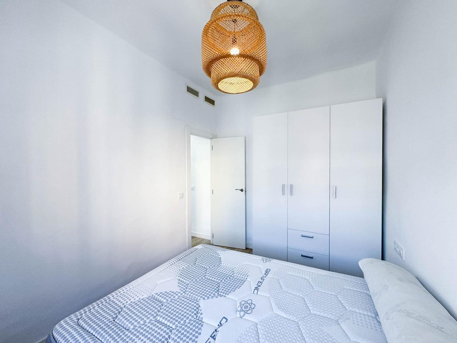 1 bedroom Flat for rent in Valencia city - € 850 (Ref: 9755969)