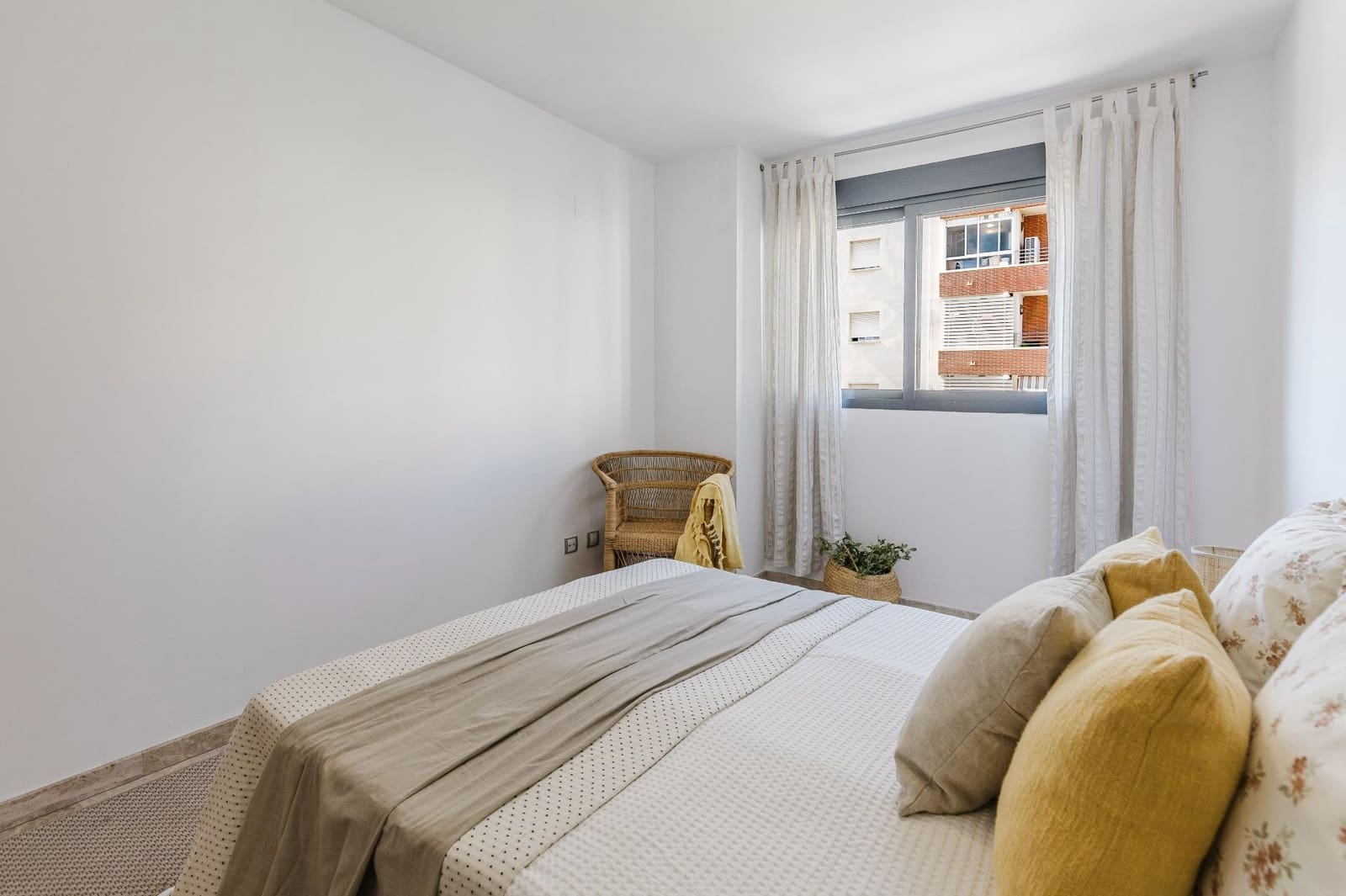 3 sypialnia Mieszkanie na sprzedaż w Paterna z basenem garażem - 395 000 € (Ref: 9787492)