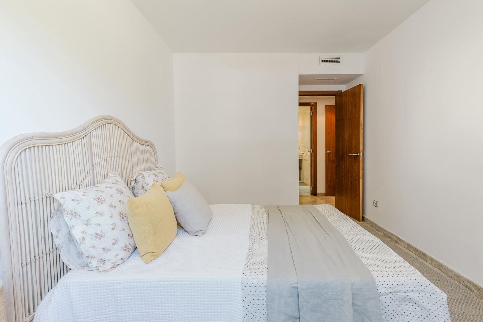 3 sypialnia Mieszkanie na sprzedaż w Paterna z basenem garażem - 395 000 € (Ref: 9787492)