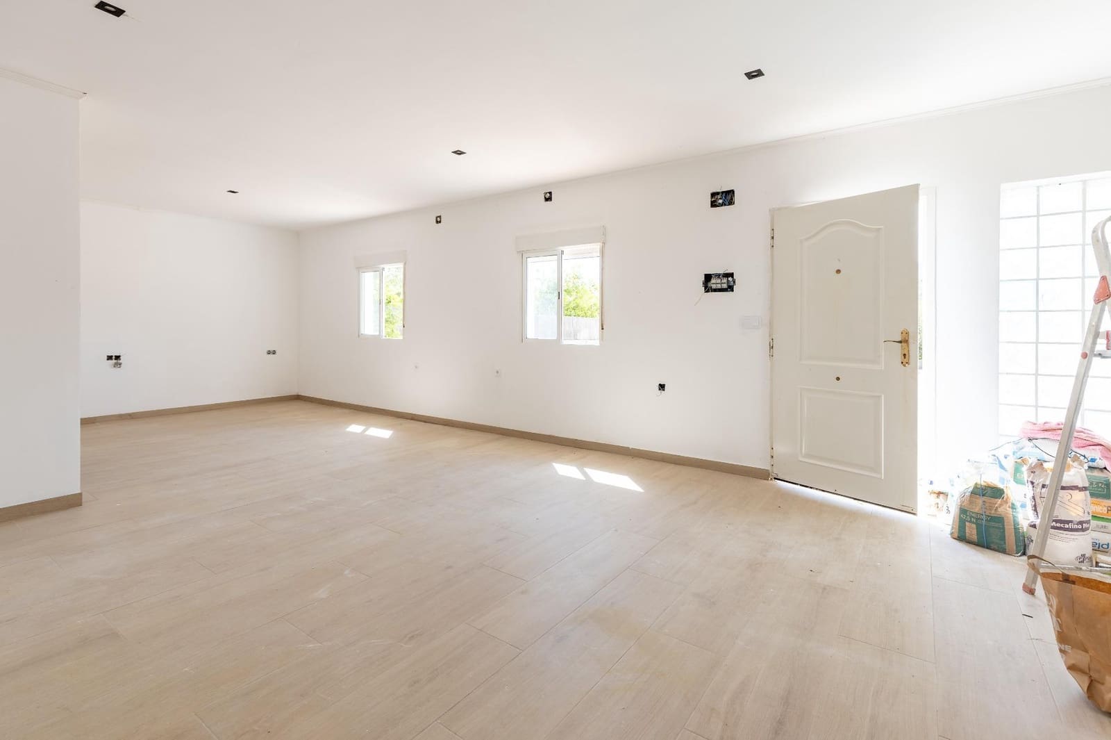 Chalet de 4 habitaciones en Turís en venta con piscina garaje - 315.000 € (Ref: 9799508)