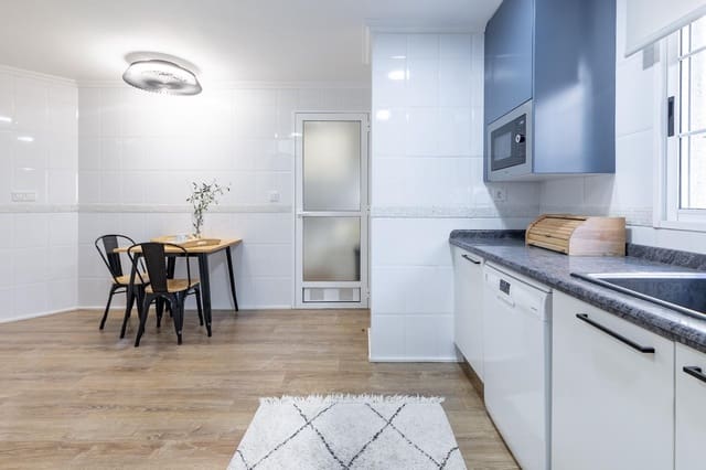 3 Zimmer Apartment zu verkaufen in Chiva mit Pool - 240.000 € (Ref: 9799510)