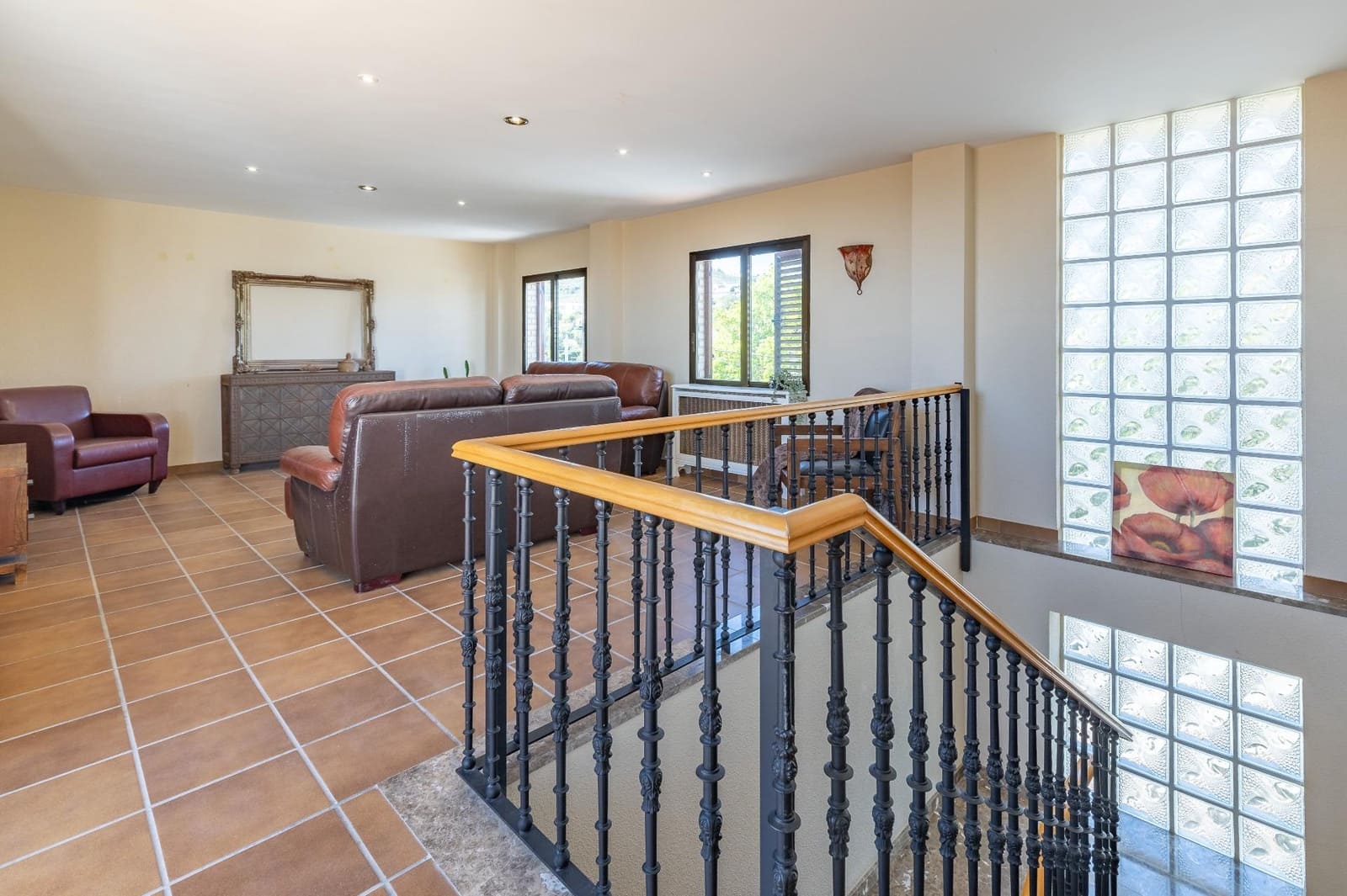 Chalet de 6 habitaciones en Chiva en venta con piscina garaje - 450.000 € (Ref: 9812354)