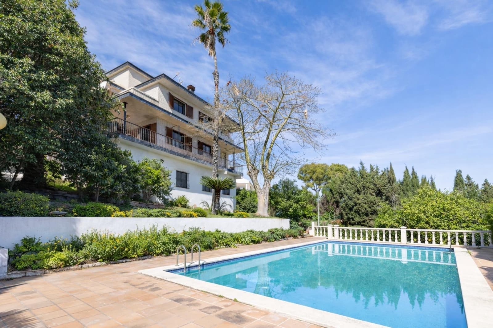 Chalet de 6 habitaciones en Chiva en venta con piscina garaje - 450.000 € (Ref: 9812354)