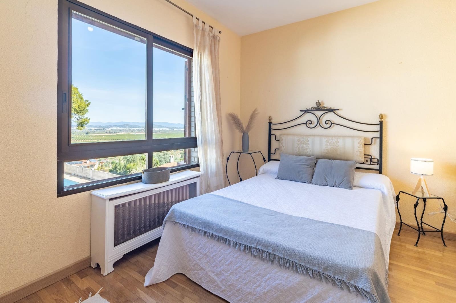 Chalet de 6 habitaciones en Chiva en venta con piscina garaje - 450.000 € (Ref: 9812354)