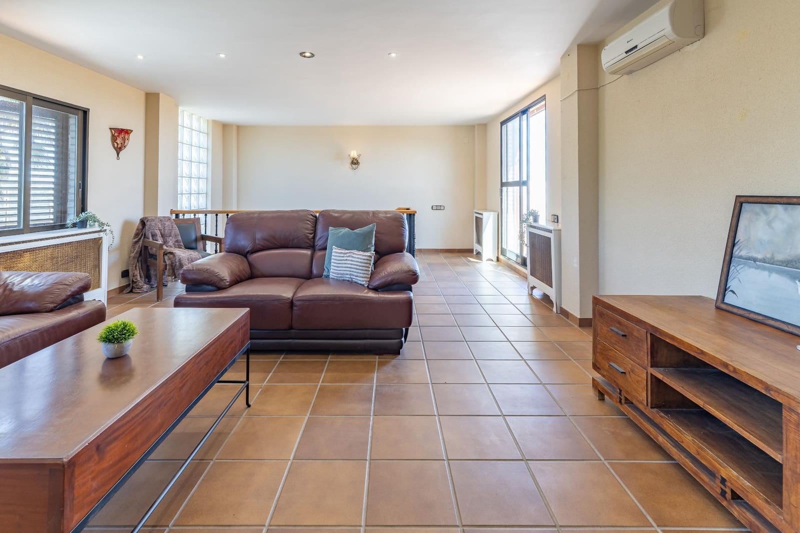 Chalet de 6 habitaciones en Chiva en venta con piscina garaje - 450.000 € (Ref: 9812354)