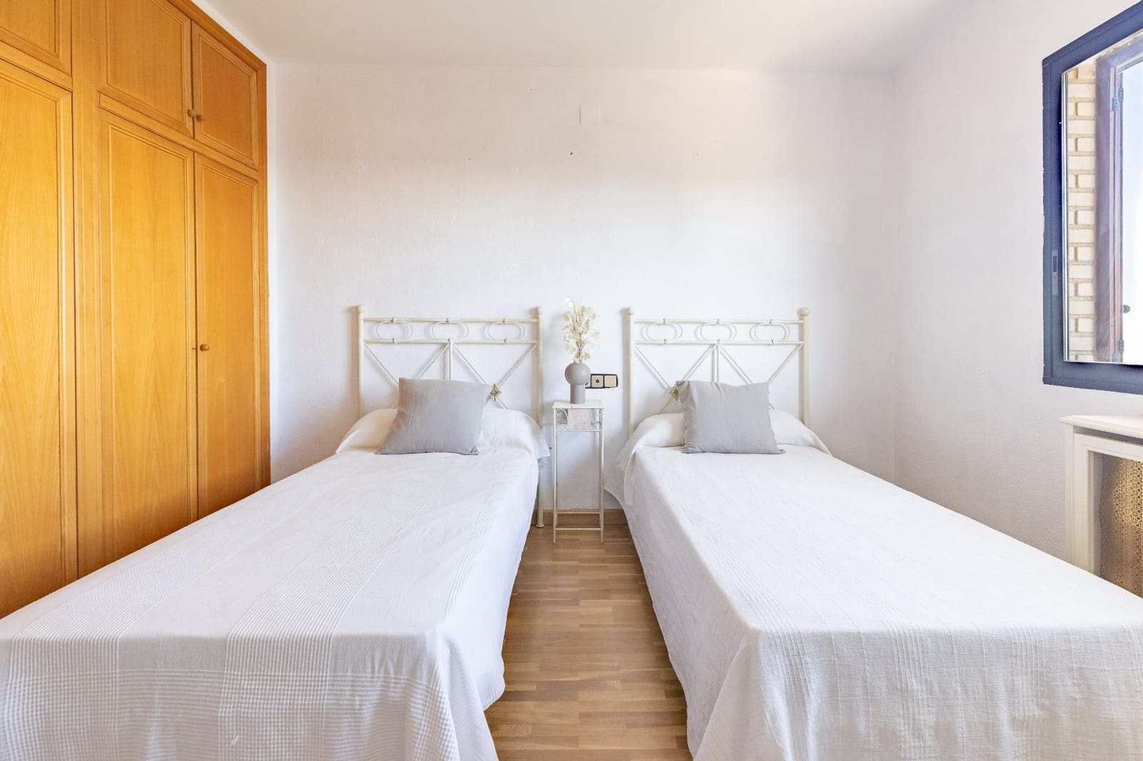 Chalet de 6 habitaciones en Chiva en venta con piscina garaje - 450.000 € (Ref: 9812354)