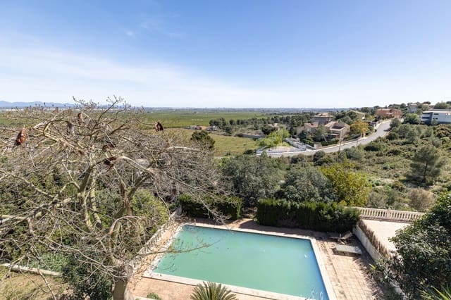 Chalet de 6 habitaciones en Chiva en venta con piscina garaje - 450.000 € (Ref: 9812354)
