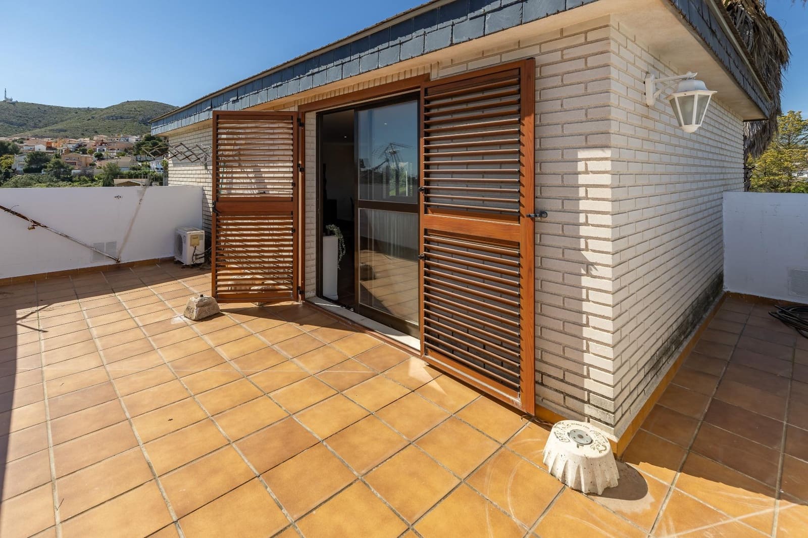 Chalet de 6 habitaciones en Chiva en venta con piscina garaje - 450.000 € (Ref: 9812354)