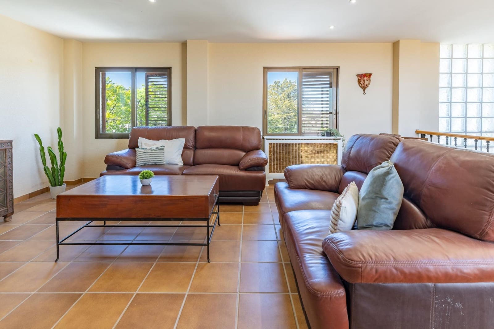 Chalet de 6 habitaciones en Chiva en venta con piscina garaje - 450.000 € (Ref: 9812354)