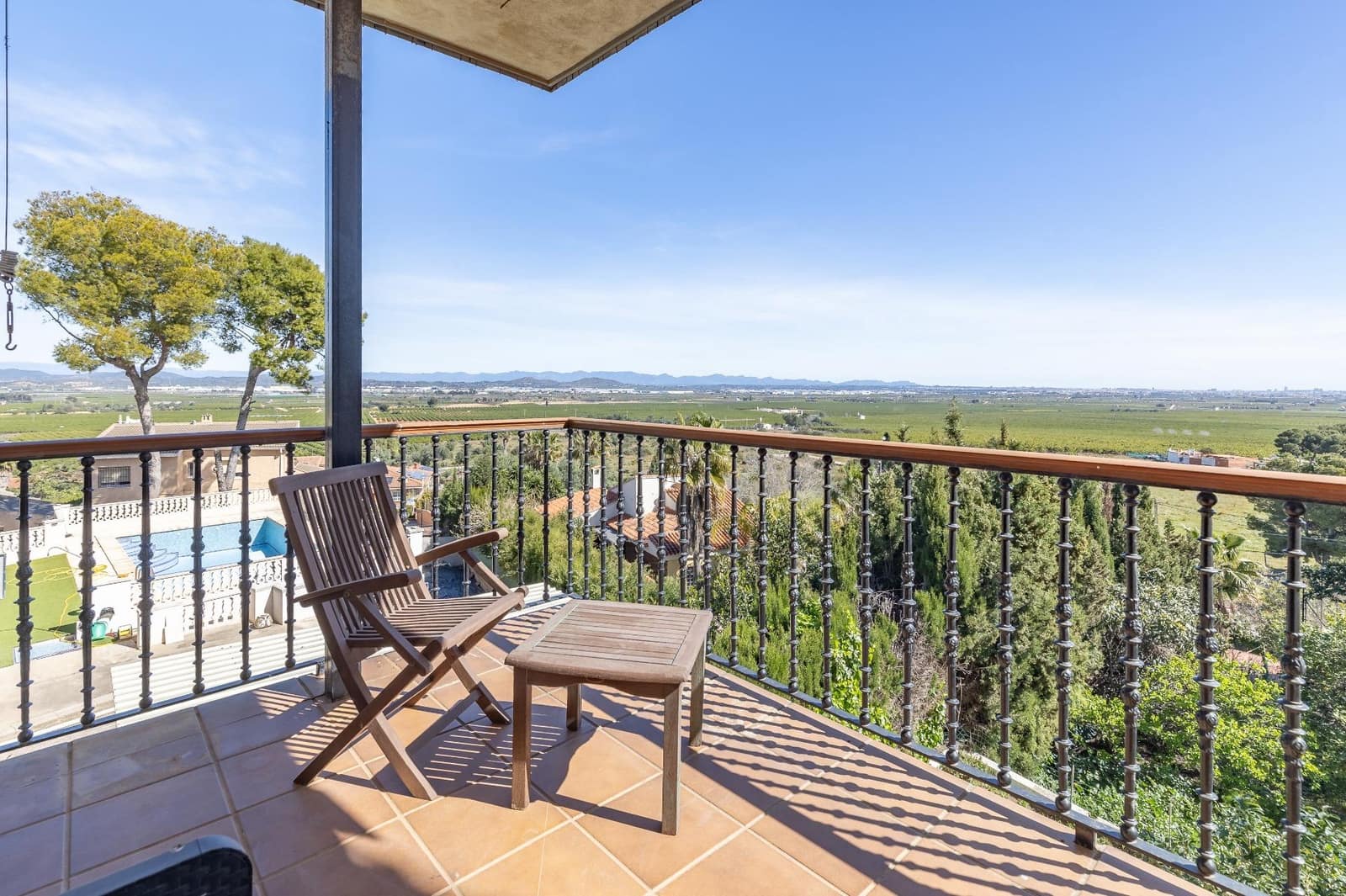 Chalet de 6 habitaciones en Chiva en venta con piscina garaje - 450.000 € (Ref: 9812354)