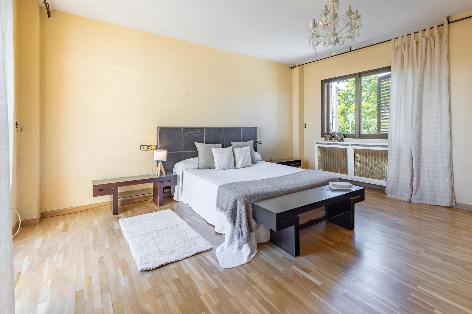 Chalet de 6 habitaciones en Chiva en venta con piscina garaje - 450.000 € (Ref: 9812354)
