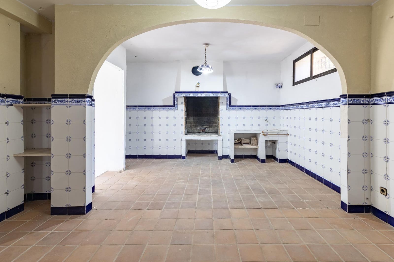 Chalet de 6 habitaciones en Chiva en venta con piscina garaje - 450.000 € (Ref: 9812354)