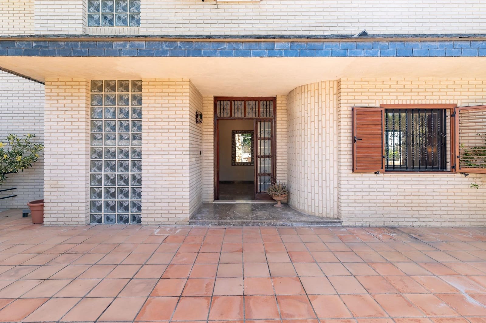 Chalet de 6 habitaciones en Chiva en venta con piscina garaje - 450.000 € (Ref: 9812354)