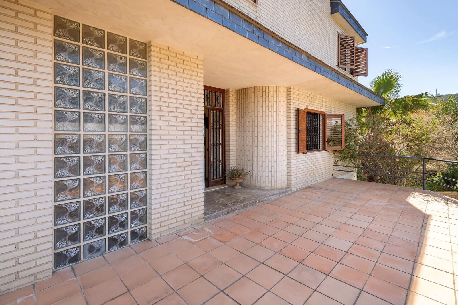 Chalet de 6 habitaciones en Chiva en venta con piscina garaje - 450.000 € (Ref: 9812354)