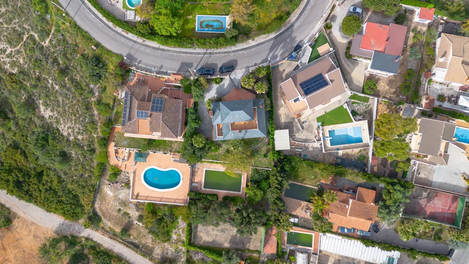 Chalet de 6 habitaciones en Chiva en venta con piscina garaje - 450.000 € (Ref: 9812354)