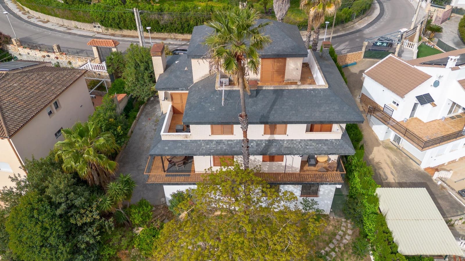 Chalet de 6 habitaciones en Chiva en venta con piscina garaje - 450.000 € (Ref: 9812354)