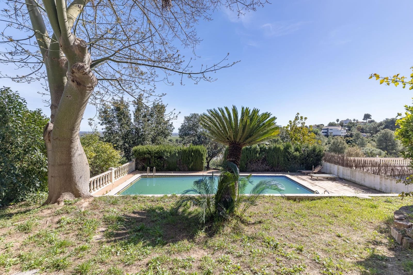 Chalet de 6 habitaciones en Chiva en venta con piscina garaje - 450.000 € (Ref: 9812354)