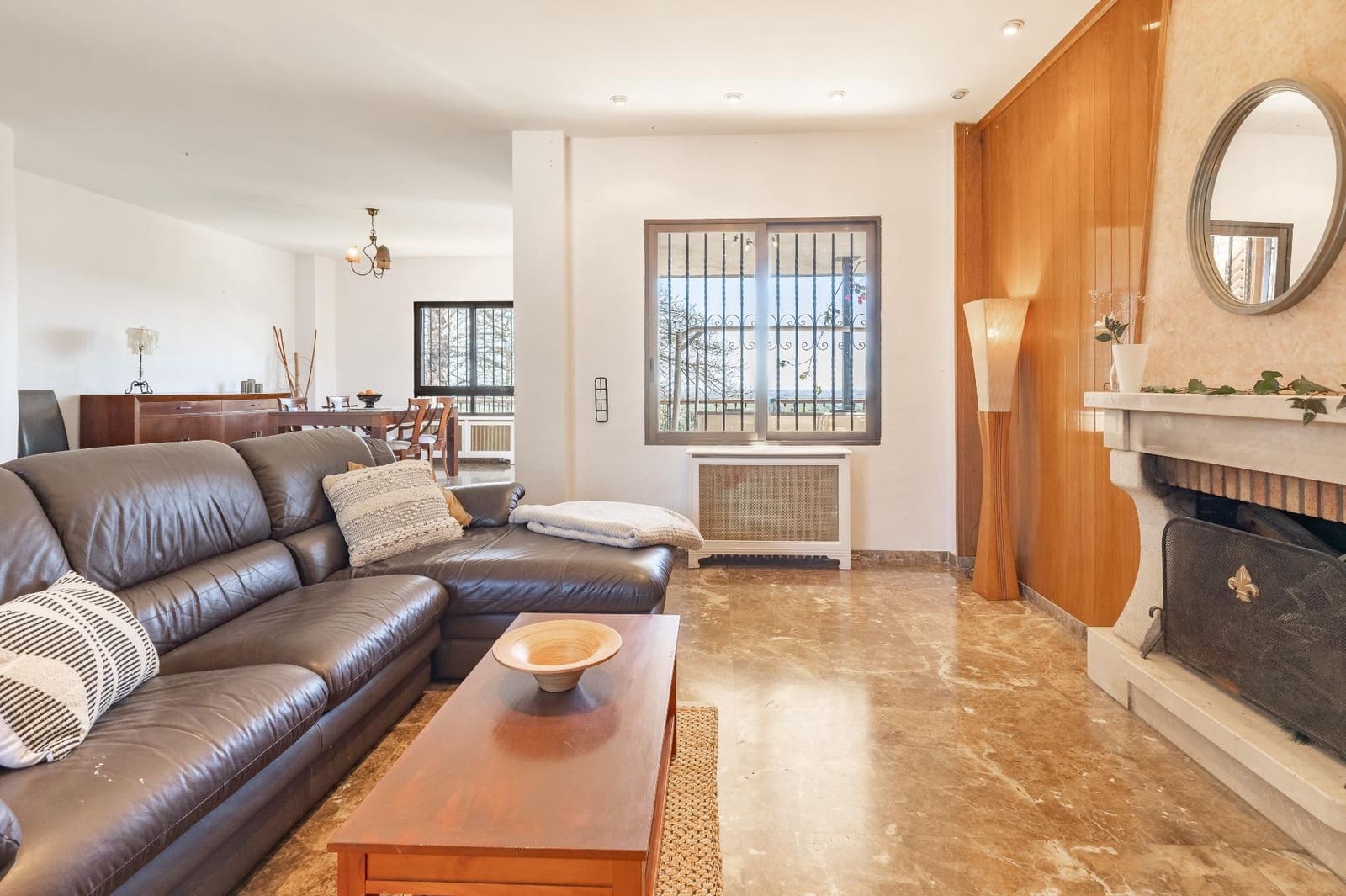Chalet de 6 habitaciones en Chiva en venta con piscina garaje - 450.000 € (Ref: 9812354)