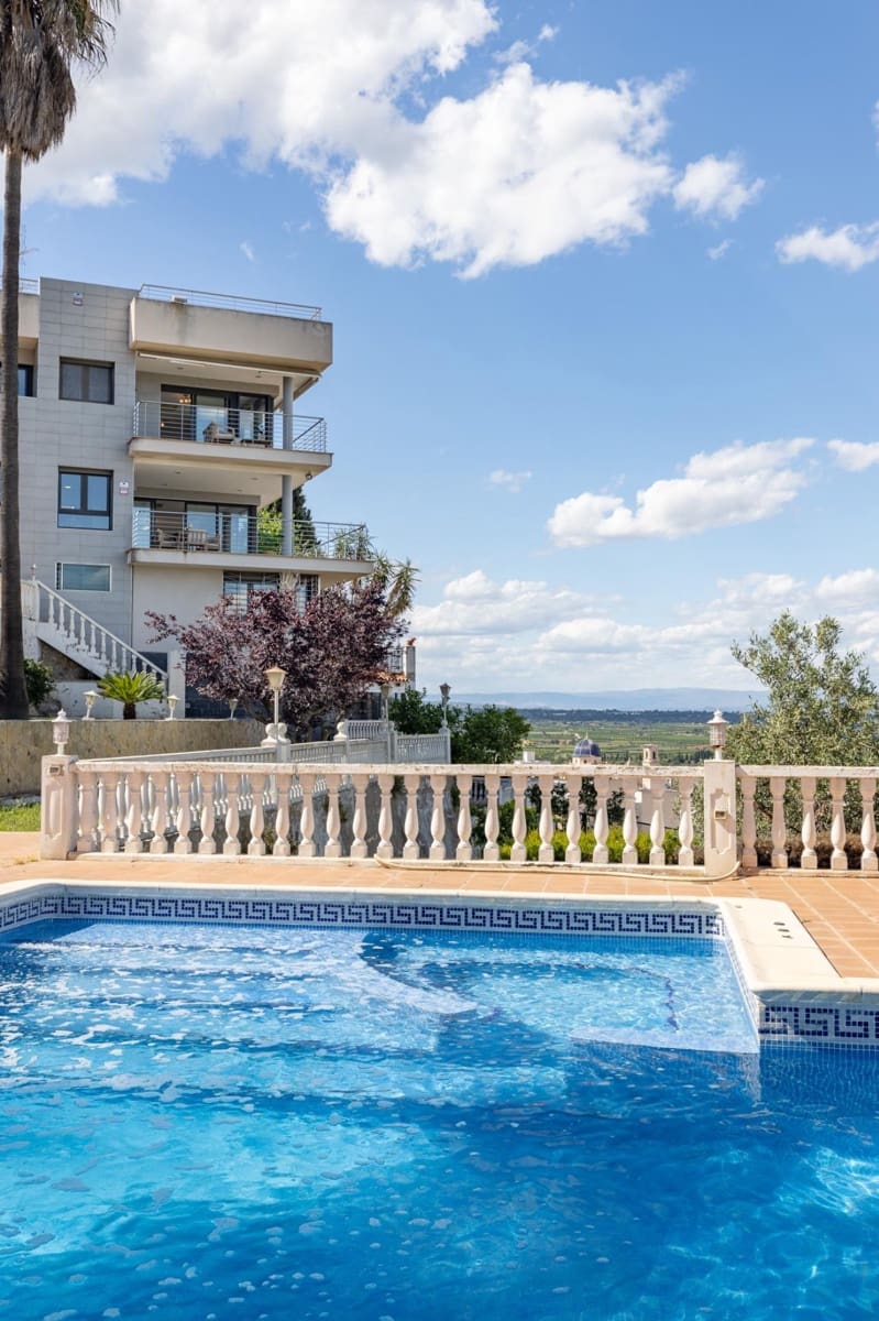 6 slaapkamer Villa te koop in Chiva met zwembad garage - € 600.000 (Ref: 9825070)