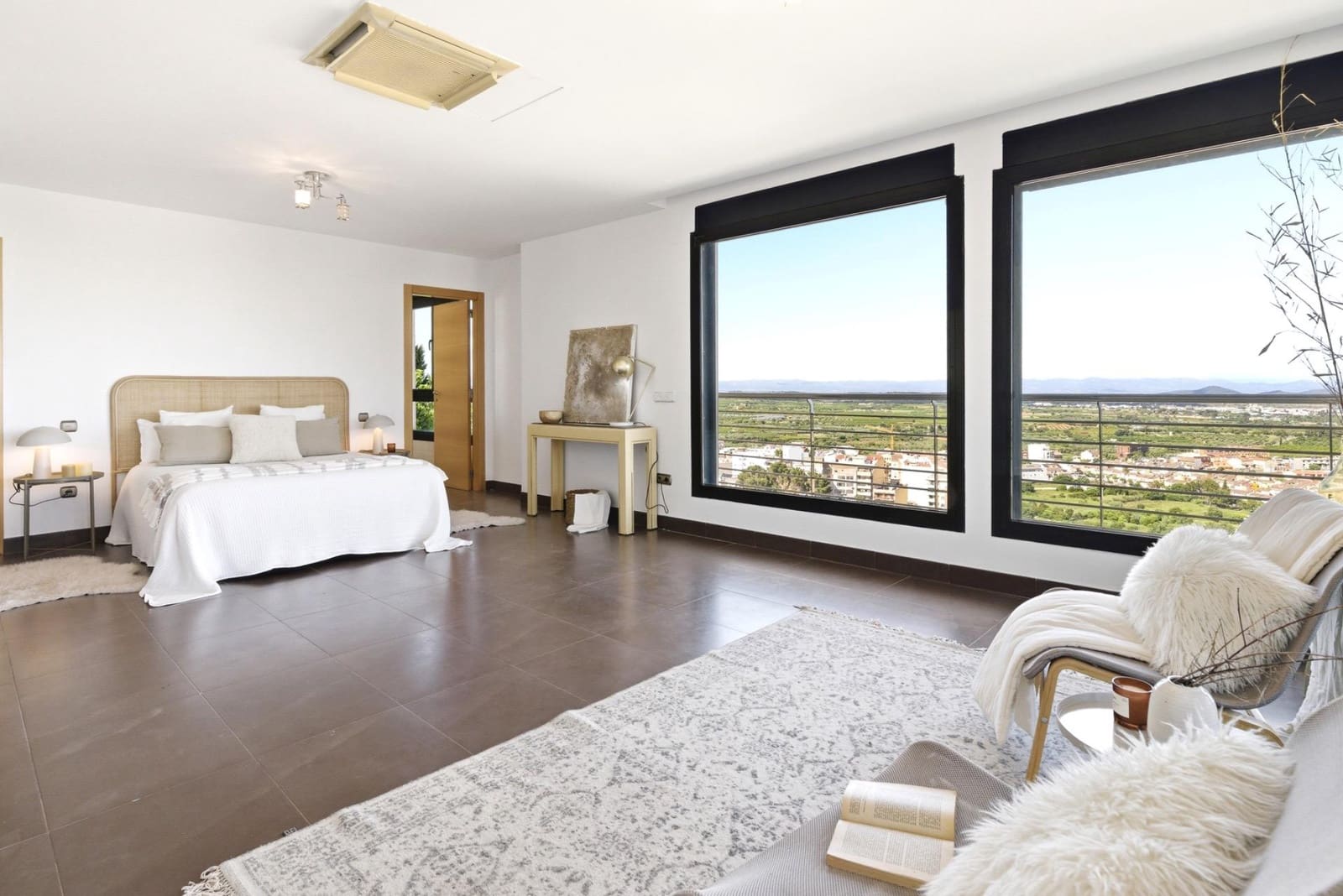 6 slaapkamer Villa te koop in Chiva met zwembad garage - € 600.000 (Ref: 9825070)