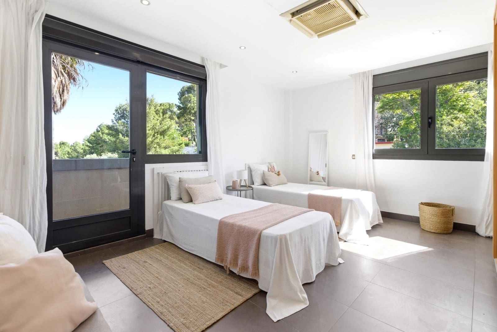 6 slaapkamer Villa te koop in Chiva met zwembad garage - € 600.000 (Ref: 9825070)