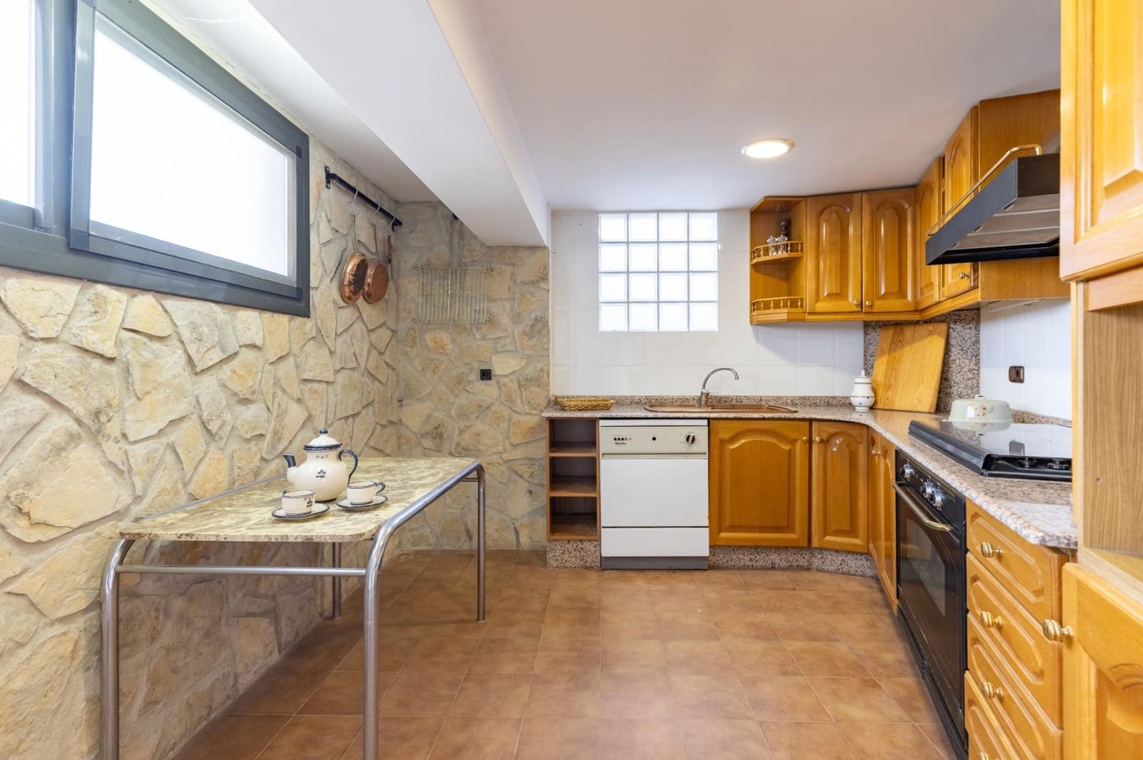 6 slaapkamer Villa te koop in Chiva met zwembad garage - € 600.000 (Ref: 9825070)