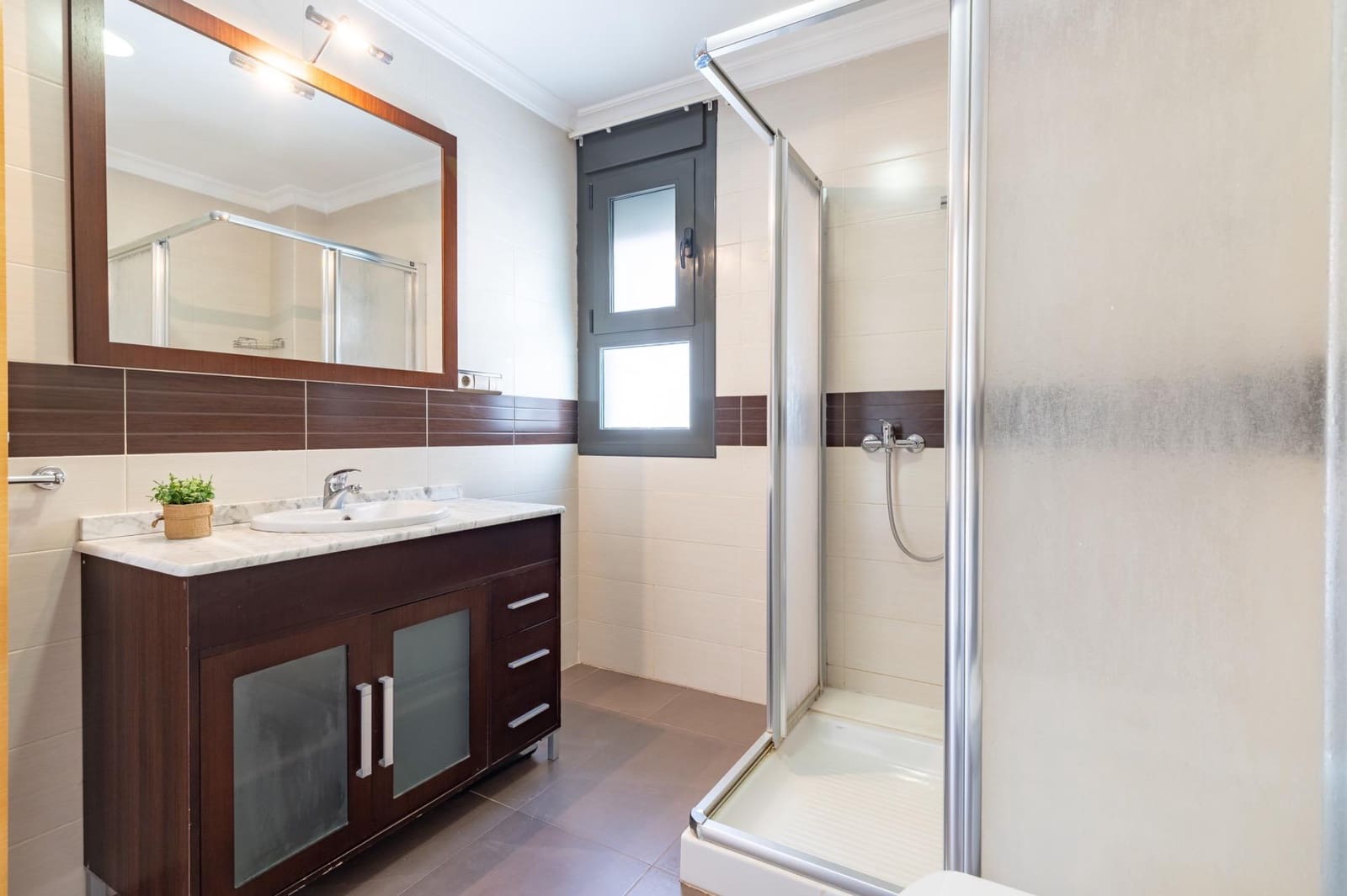 6 slaapkamer Villa te koop in Chiva met zwembad garage - € 600.000 (Ref: 9825070)