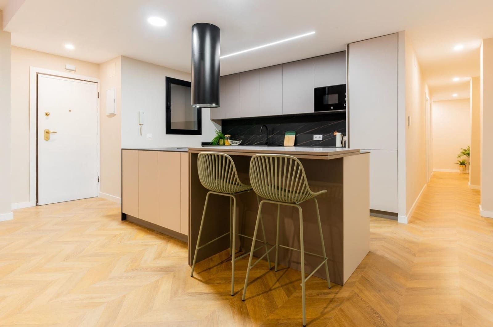 4 bedroom Flat for rent in Valencia city - € 2,500 (Ref: 9839625)