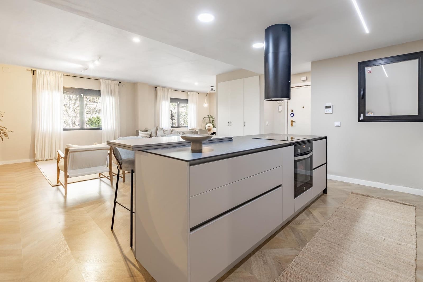4 bedroom Flat for rent in Valencia city - € 2,500 (Ref: 9839625)