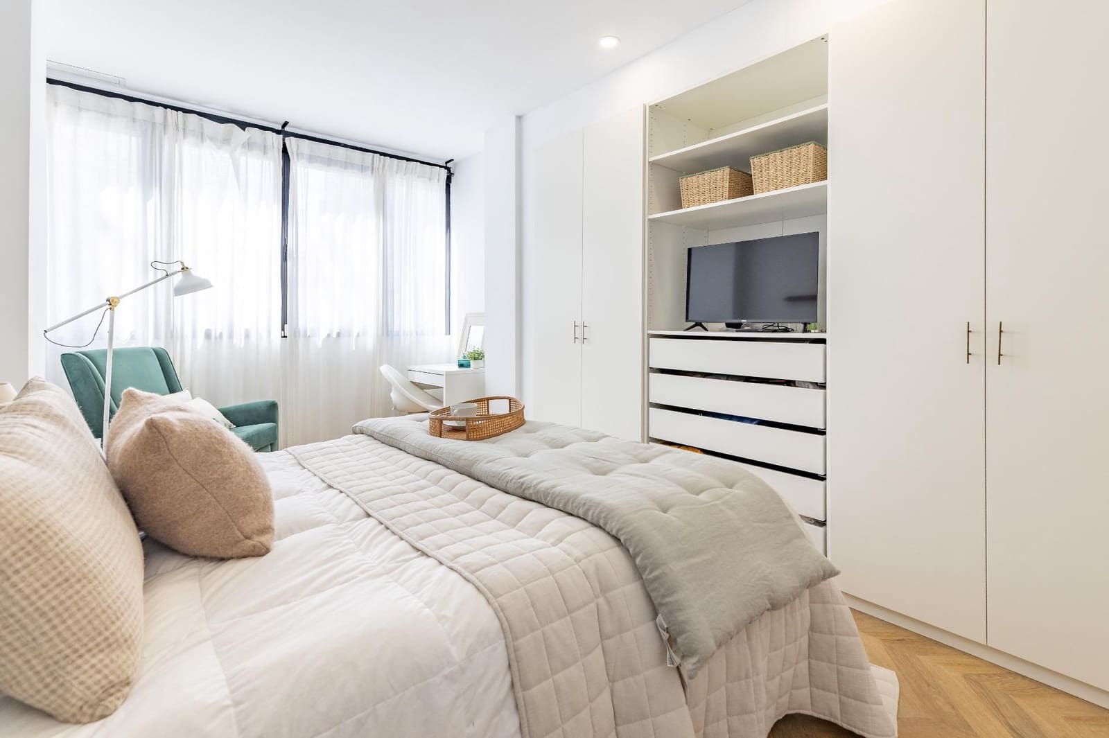 4 bedroom Flat for rent in Valencia city - € 2,500 (Ref: 9839625)