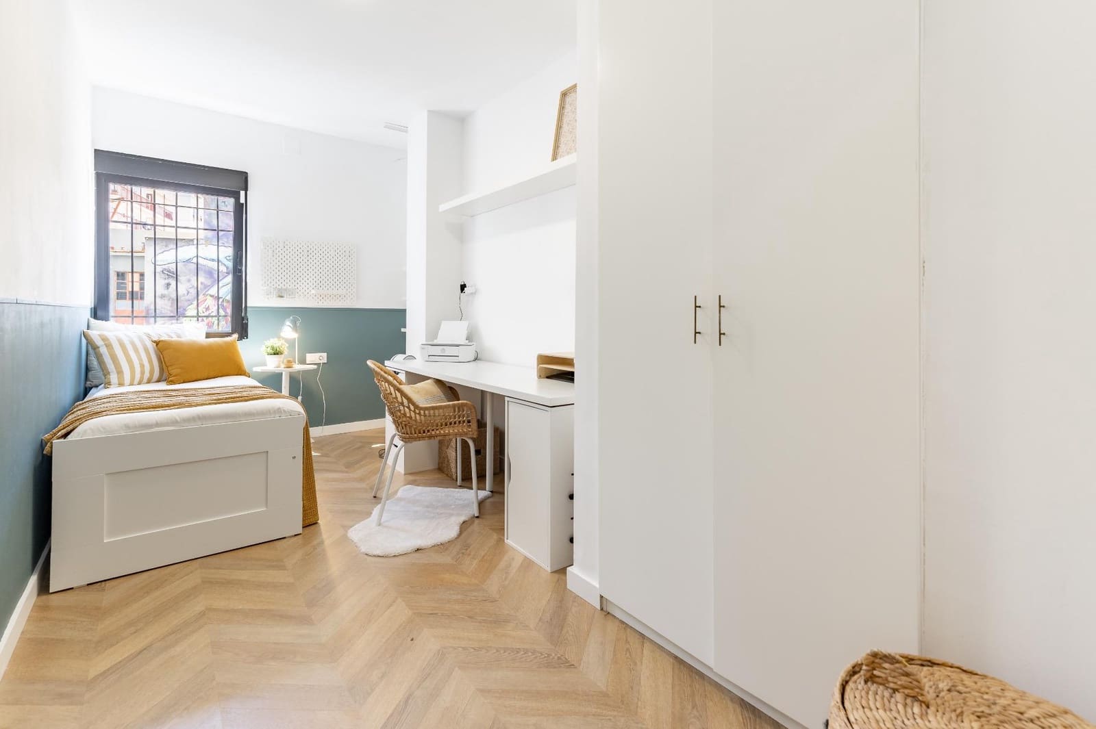 4 bedroom Flat for rent in Valencia city - € 2,500 (Ref: 9839625)