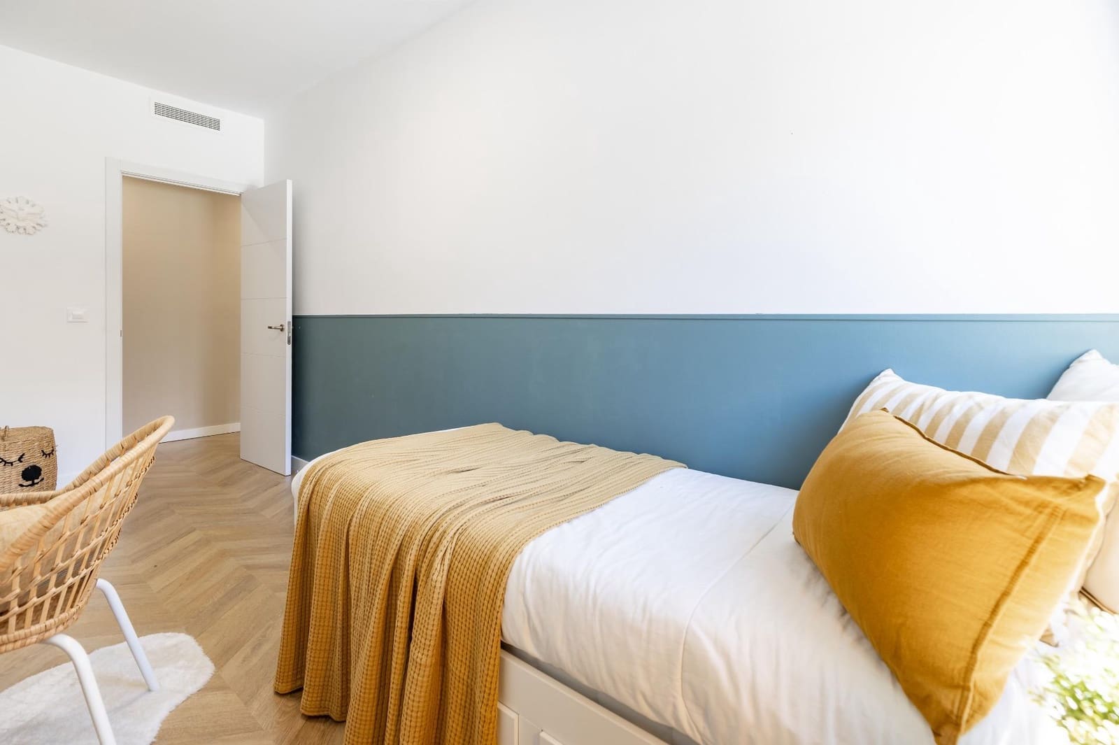 4 bedroom Flat for rent in Valencia city - € 2,500 (Ref: 9839625)