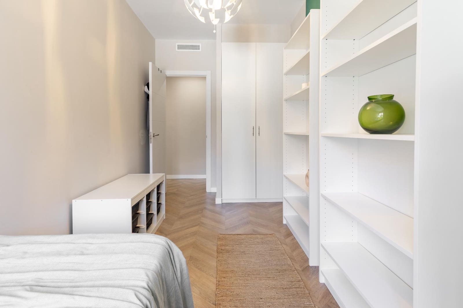4 bedroom Flat for rent in Valencia city - € 2,500 (Ref: 9839625)