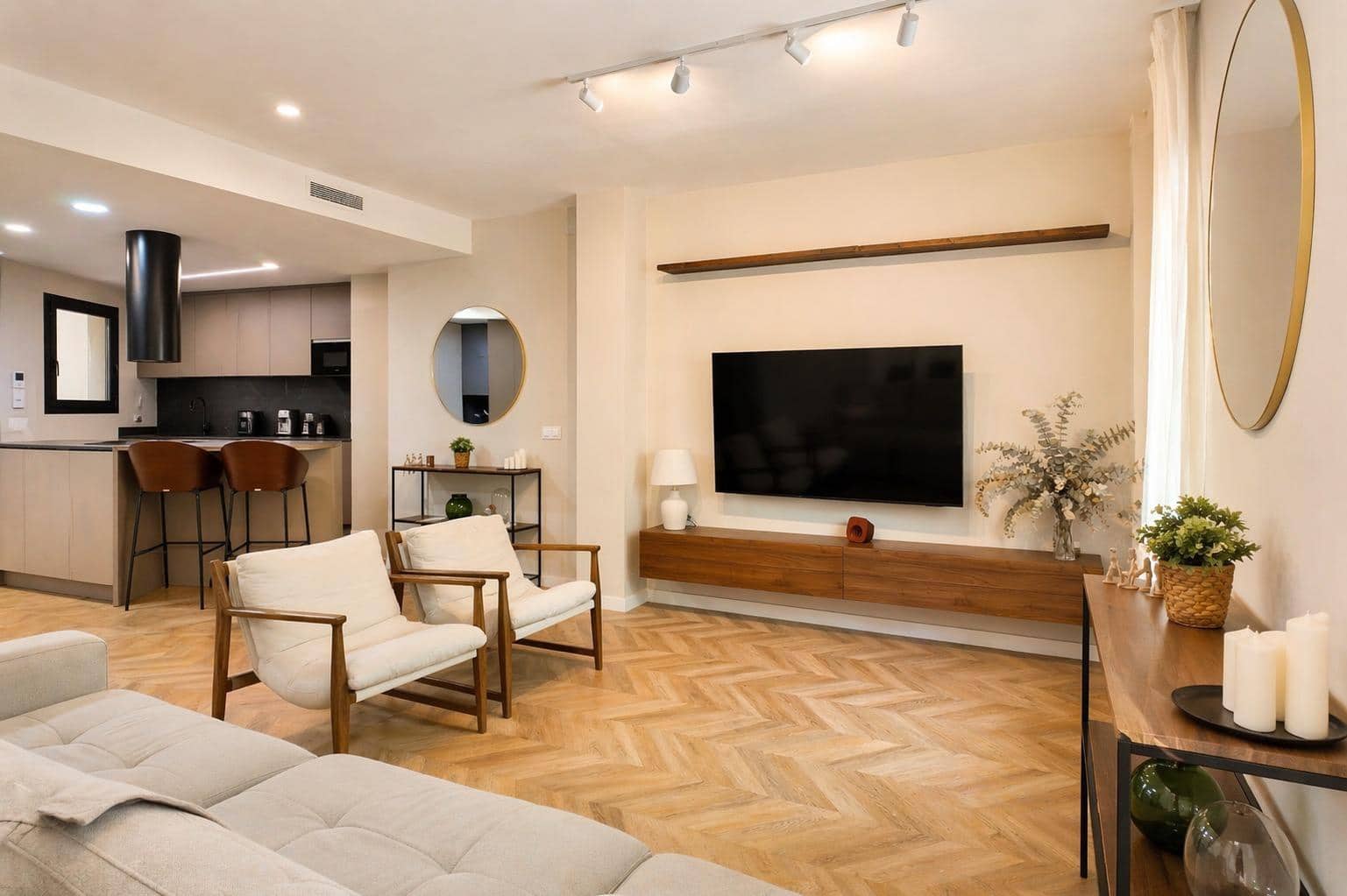 4 bedroom Flat for rent in Valencia city - € 2,500 (Ref: 9839625)