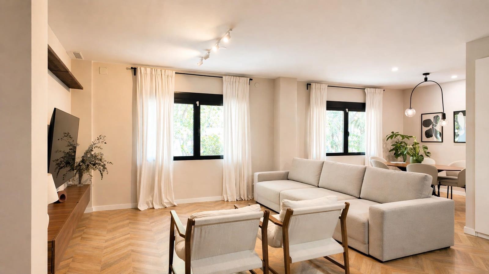 4 bedroom Flat for rent in Valencia city - € 2,500 (Ref: 9839625)