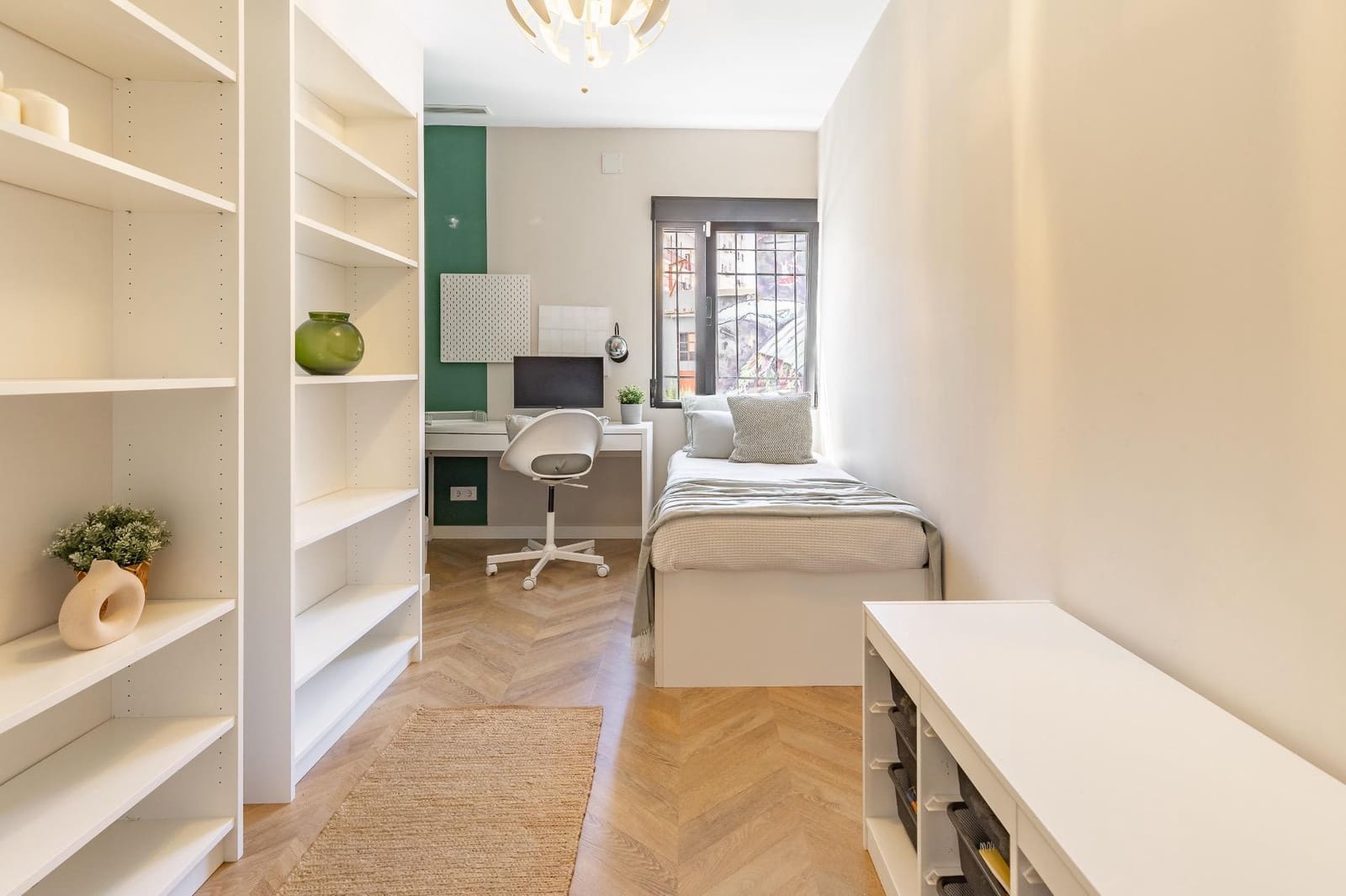 4 bedroom Flat for rent in Valencia city - € 2,500 (Ref: 9839625)