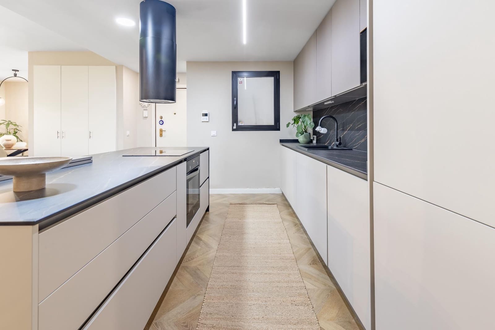 4 bedroom Flat for rent in Valencia city - € 2,500 (Ref: 9839625)