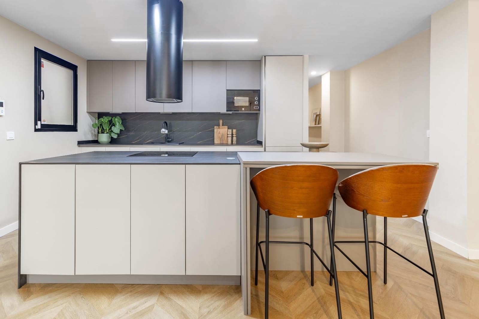 4 bedroom Flat for rent in Valencia city - € 2,500 (Ref: 9839625)