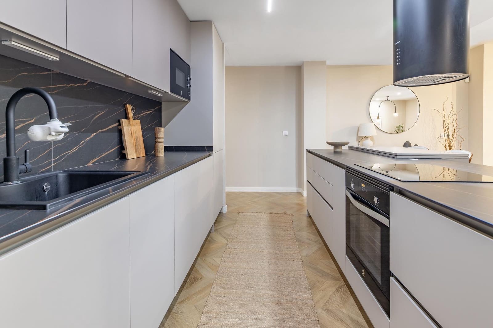 4 bedroom Flat for rent in Valencia city - € 2,500 (Ref: 9839625)