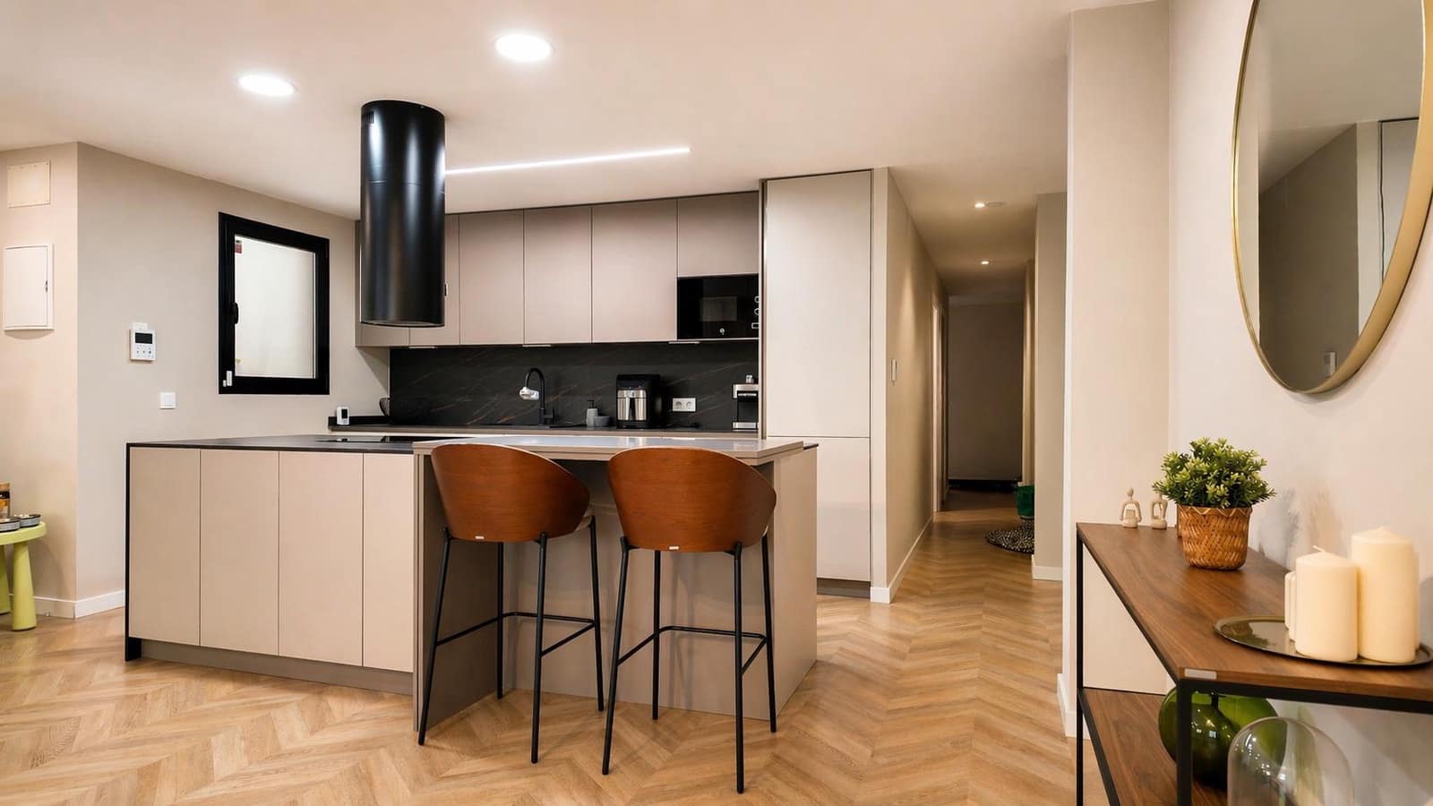 4 bedroom Flat for rent in Valencia city - € 2,500 (Ref: 9839625)