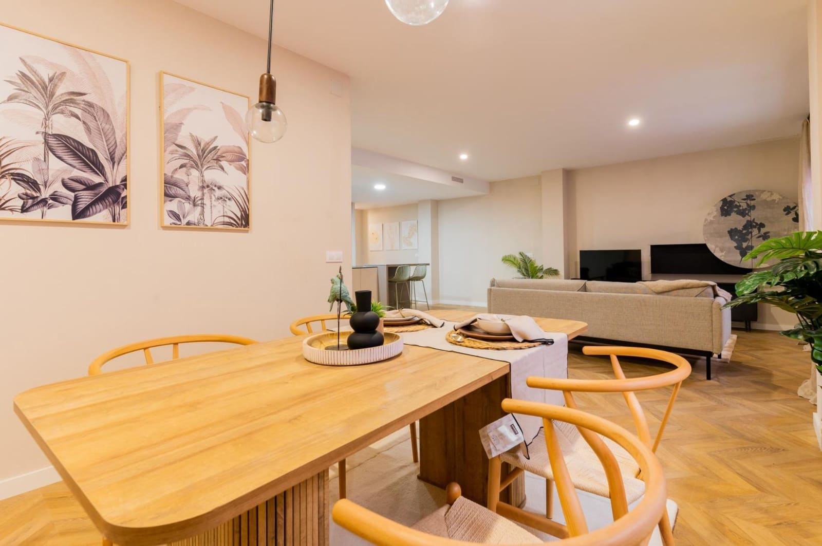 4 bedroom Flat for rent in Valencia city - € 2,500 (Ref: 9839625)