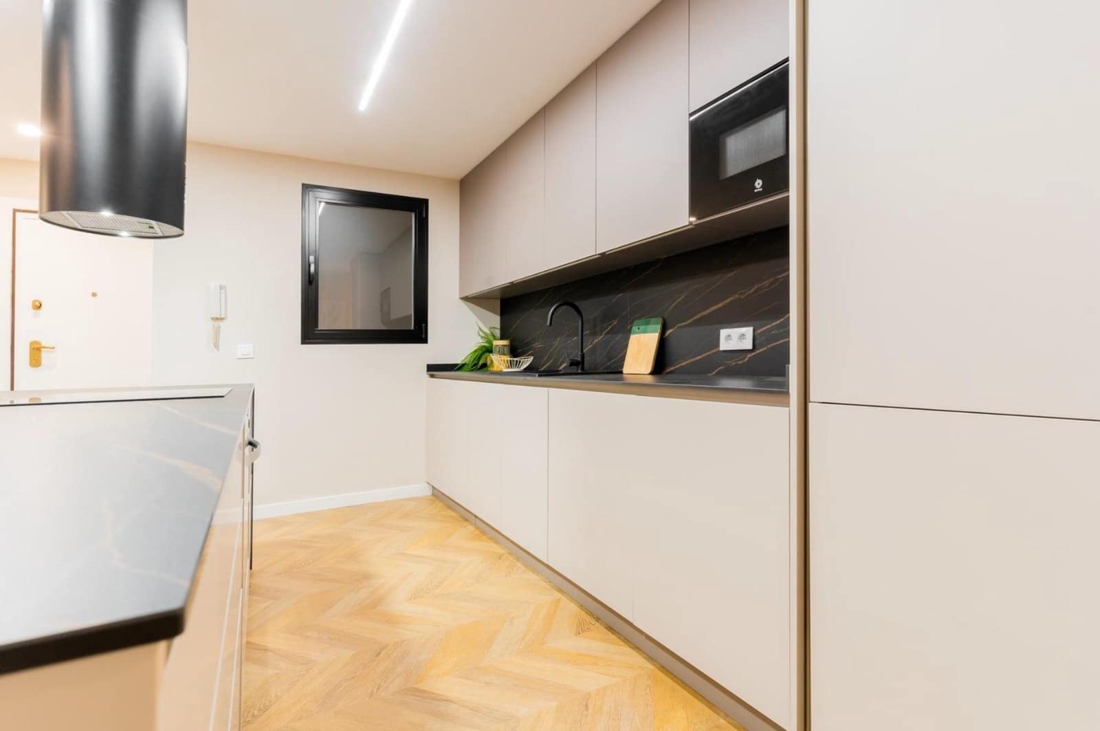 4 bedroom Flat for rent in Valencia city - € 2,500 (Ref: 9839625)