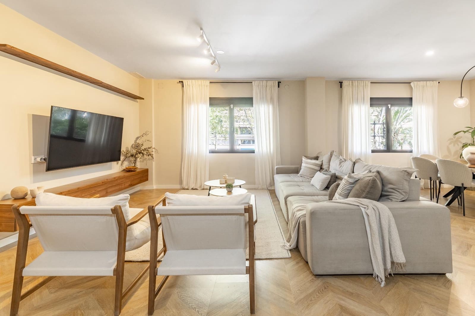 4 bedroom Flat for rent in Valencia city - € 2,500 (Ref: 9839625)
