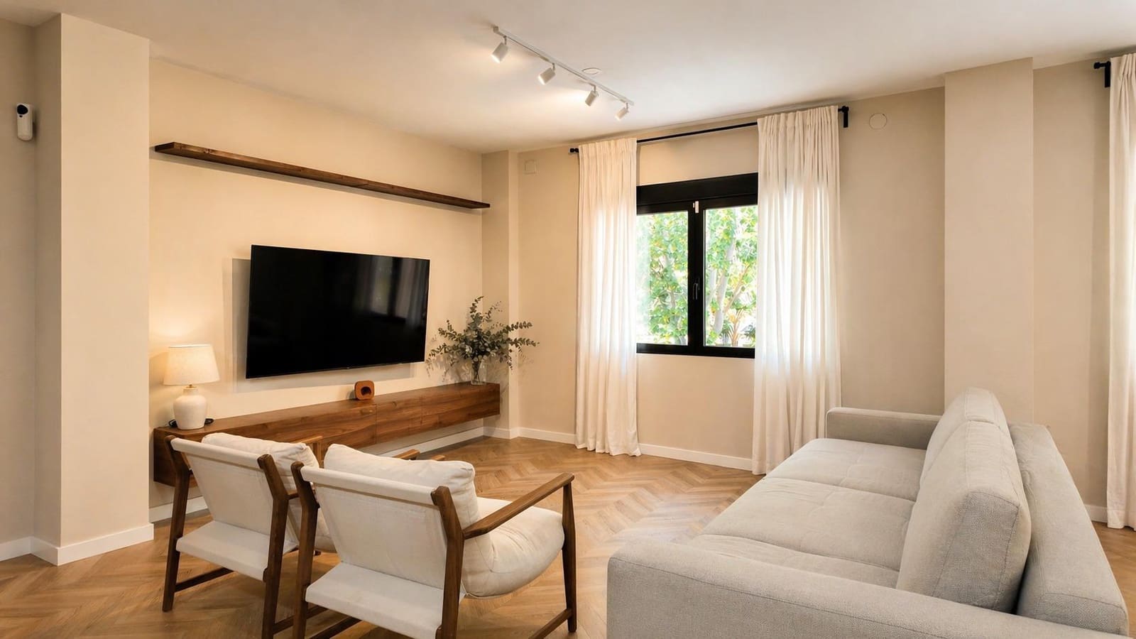 4 bedroom Flat for rent in Valencia city - € 2,500 (Ref: 9839625)