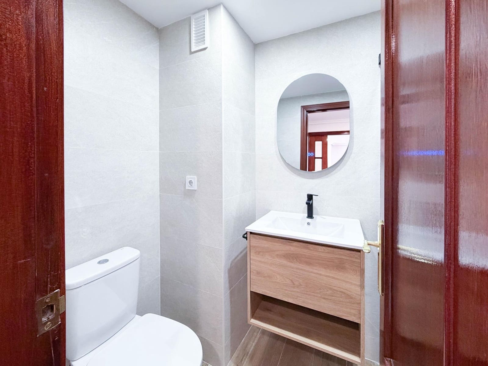 4 bedroom Flat for rent in Quart de Poblet - € 1,100 (Ref: 9839626)