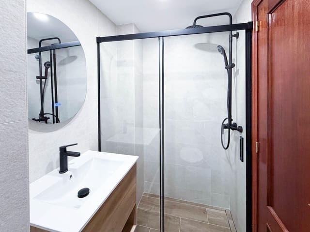 4 bedroom Flat for rent in Quart de Poblet - € 1,100 (Ref: 9839626)