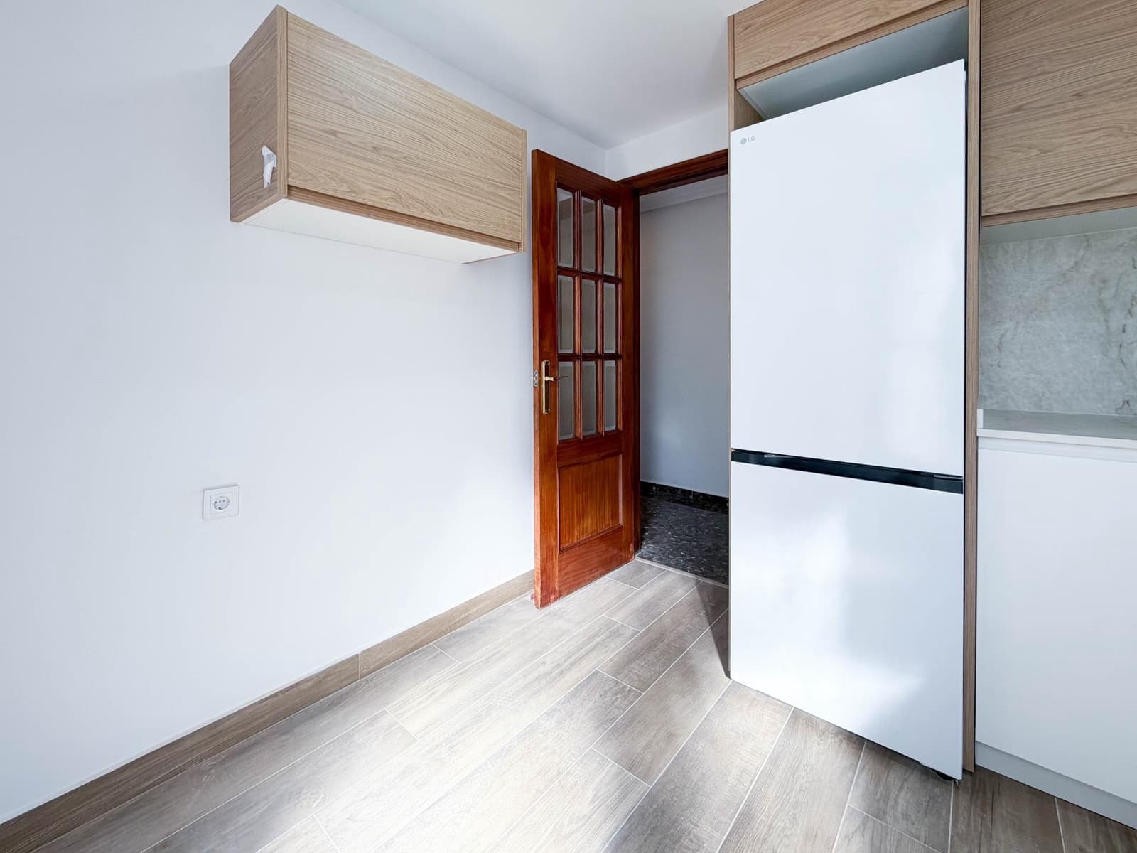 4 bedroom Flat for rent in Quart de Poblet - € 1,100 (Ref: 9839626)